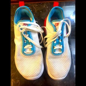 Nike Air Woman’s Size 6 great Condition